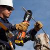 imageKlein Tools BAT207T234H 7Ton BatteryOperated Crimper with Fixed O DieD3 Groove 4 Ah DeWALT 20V Batteries